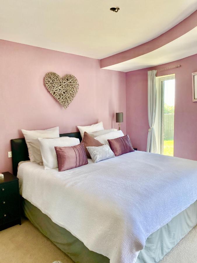 One Of The Best Properties In Lyme! Breathtaking Views Across The Whole Bay. 3 Stories With 2 Tier Veranda Around The Property. Sleeps 6 Lyme Regis Exterior foto