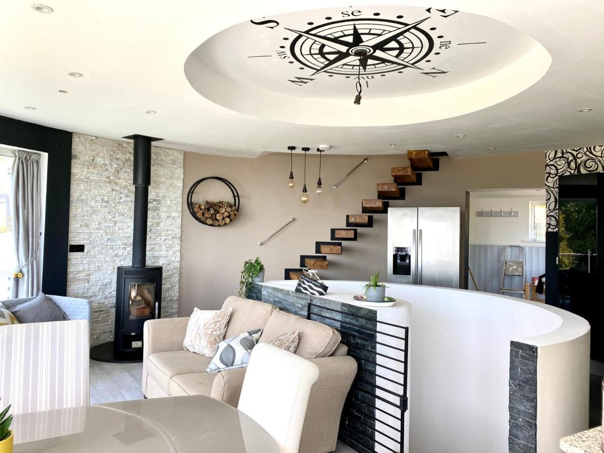 One Of The Best Properties In Lyme! Breathtaking Views Across The Whole Bay. 3 Stories With 2 Tier Veranda Around The Property. Sleeps 6 Lyme Regis Exterior foto