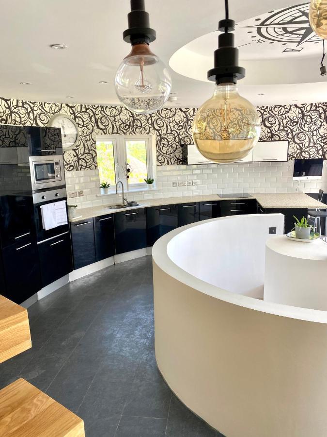 One Of The Best Properties In Lyme! Breathtaking Views Across The Whole Bay. 3 Stories With 2 Tier Veranda Around The Property. Sleeps 6 Lyme Regis Exterior foto