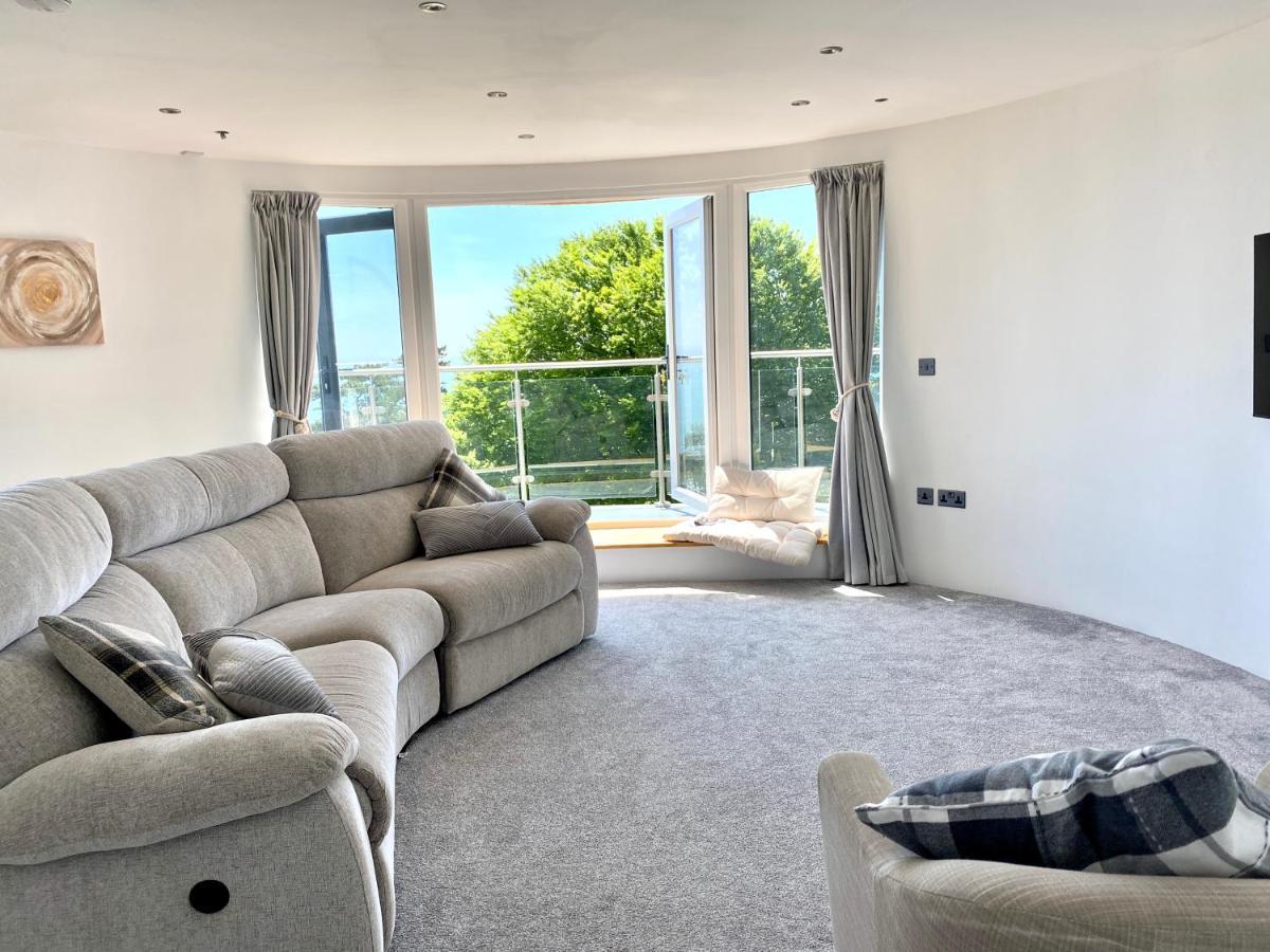 One Of The Best Properties In Lyme! Breathtaking Views Across The Whole Bay. 3 Stories With 2 Tier Veranda Around The Property. Sleeps 6 Lyme Regis Exterior foto