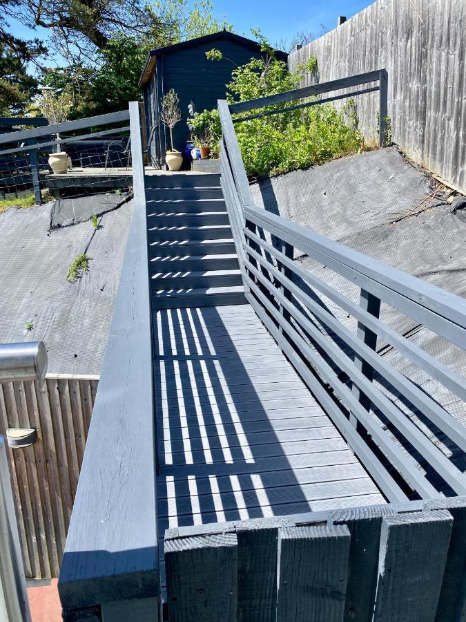 One Of The Best Properties In Lyme! Breathtaking Views Across The Whole Bay. 3 Stories With 2 Tier Veranda Around The Property. Sleeps 6 Lyme Regis Exterior foto